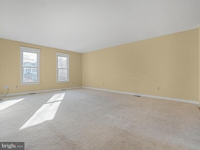 654 Knightsbridge Dr, Hagerstown, MD 21740 - photo 4