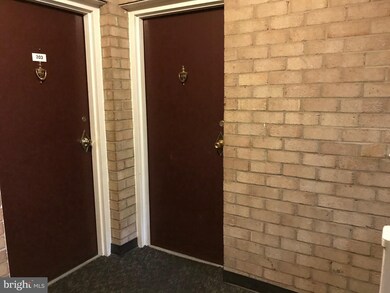 3901 Lyndhurst Dr unit 204, Fairfax, VA 22031 - photo 2