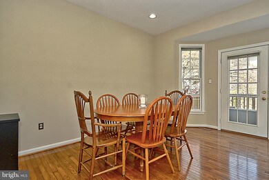 3108 Sutherland Hill Ct, Fairfax, VA 22031 - photo 6