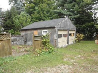 39 Pleasant St, Mechanic Falls, ME 04256 - photo 3
