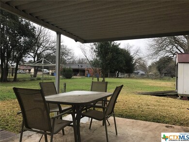 965 E Weinert St, Seguin, TX 78155 - photo 4
