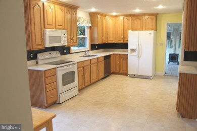 8934 Satyr Hill Rd, Parkville, MD 21234 - photo 4