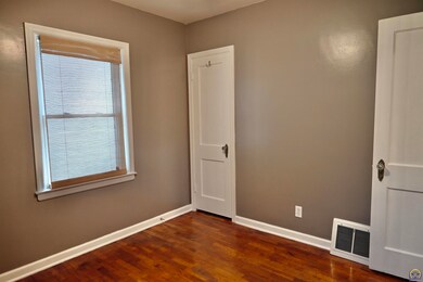 1608 SW Campbell Ave, Topeka, KS 66604 - photo 5