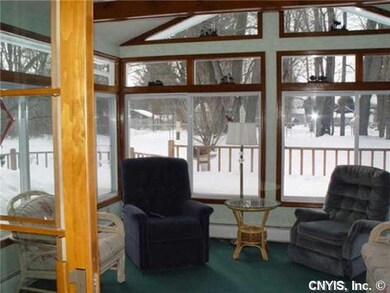 Bonus room. Florida room with abundance of sunshin