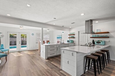 2572 Jefferson Cir, Sarasota, FL 34239 - photo 3