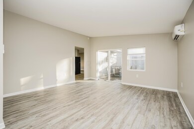 004-photo-living-room-10195444