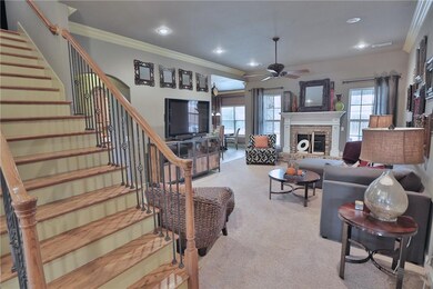 Family Room with 10' Ceilings