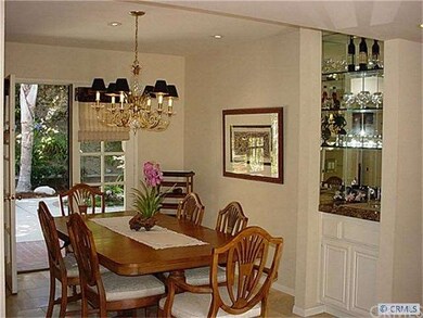 Perfect Size Dining Room for Entertaining Family &