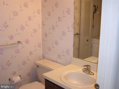 1402 Naomis Ct, North Wales, PA 19454 - photo 6