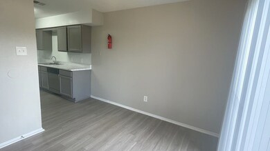 7846 Bayou Forest Dr unit C, Houston, TX 77088 - photo 4