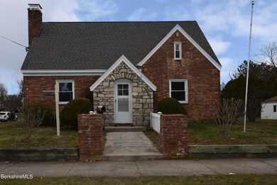 52 Danforth Ave, Pittsfield, MA 01201 - photo 2