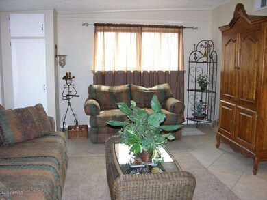2811 E Osborn 006