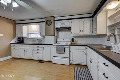 523 S Florida Ave, Columbus, KS 66725 - photo 7