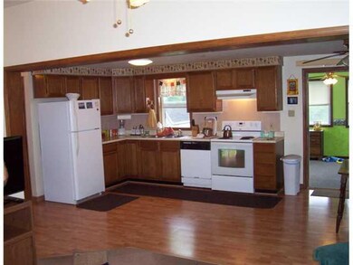 Kitchen KITCHEN HAS PLENTY OF STORAGE AND HAS ACCE