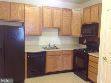 8210 Barrington Ct unit 25, Severn, MD 21144 - photo 2
