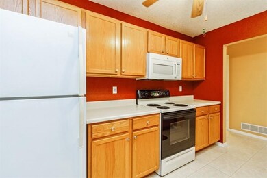 1012 E 10th St S, Newton, IA 50208 - photo 6