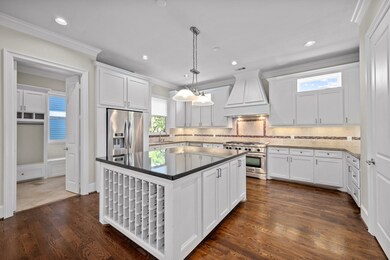 919 Arlington St, Houston, TX 77008 - photo 5