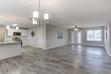 1724 W Wickieup Ln-11