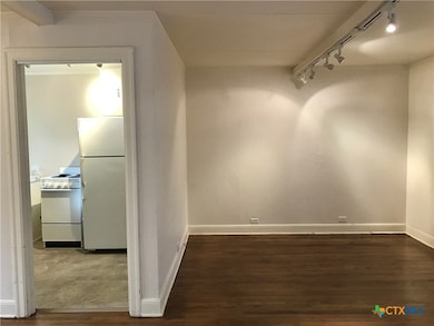 1104 W Hopkins St unit B, San Marcos, TX 78666 - photo 4