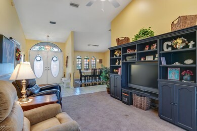 Formal Living Photo 3