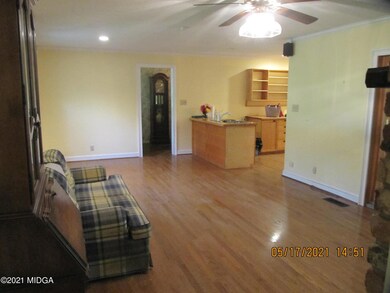 3013 Claridge Den (4)