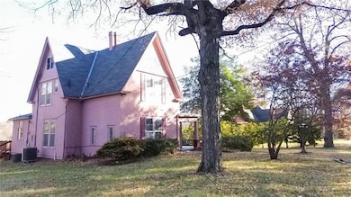 1911 N 22nd St, Saint Joseph, MO 64505 - photo 4