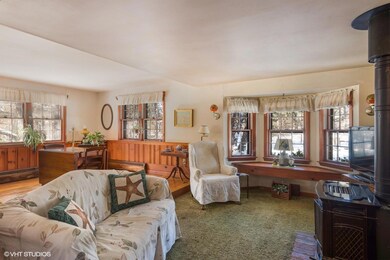 FAMILY ROOM NO WOOD FL