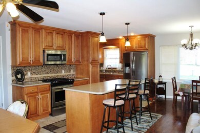 Granite counters, stainless appliances, tile backs