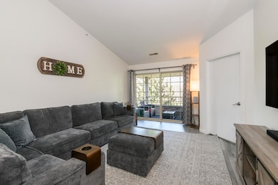 18520H Emerald Cir-09