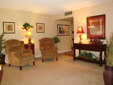 6 LIVING RM