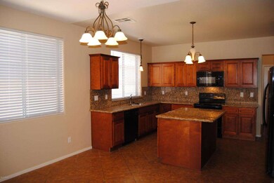 Center Island Eat-In Kitchen!