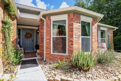 9811 Woodhollow Dr, Conroe, TX 77385 - photo 4