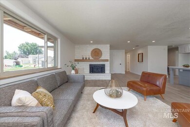 612 W Carnelian Ln, Eagle, ID 83616 - photo 4