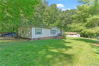 View of front of property featuring a front lawn a