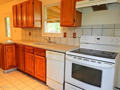 111 Quail Ct, Bushkill, PA 18324 - photo 2