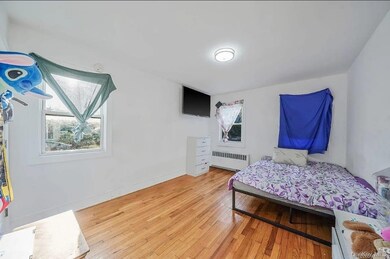 20202 109th Ave, Saint Albans, NY 11412 - photo 6