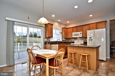 308 Summer Grove Ln, Pottstown, PA 19464 - photo 5