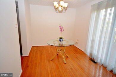 7407 Aspenpark Rd, Lorton, VA 22079 - photo 6