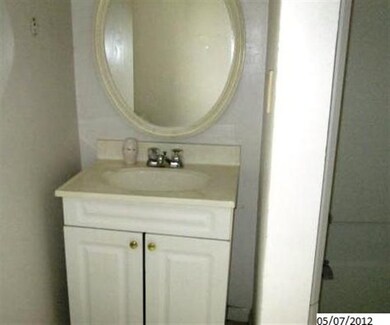 215 S Pine St, Davenport, IA 52802 - photo 4