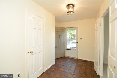 7378 Jiri Woods Ct, Springfield, VA 22153 - photo 5