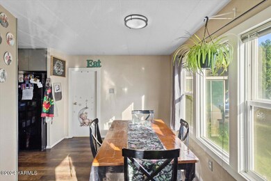 11-2205 Butterfield Rd-033