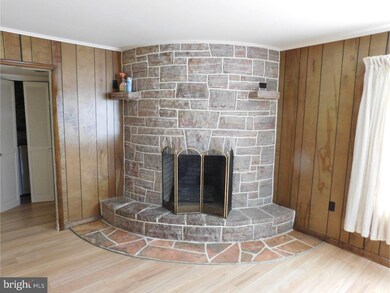 72 Lafayette Ave, Tamaqua, PA 18252 - photo 2