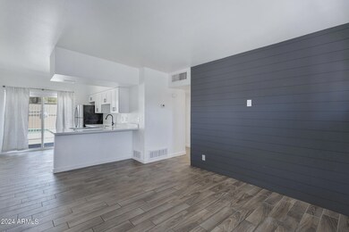 383 N Evergreen St-6