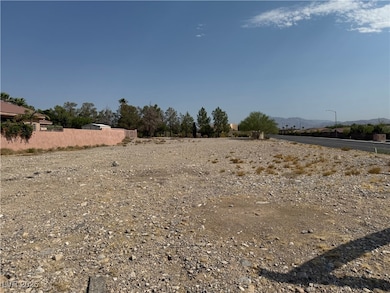 View of yard with a mountain view
