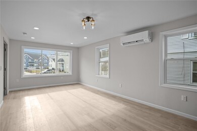 53 Comstock Ave, Providence, RI 02907 - photo 6