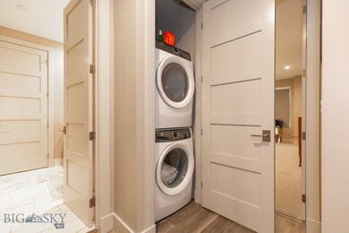 Washer/dryer.