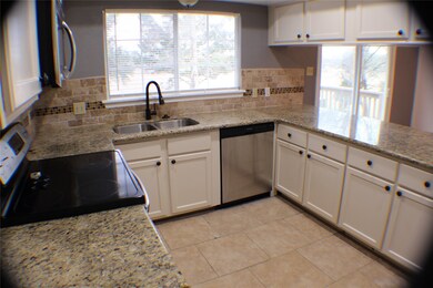 251 E Castle Harbour Dr, Friendswood, TX 77546 - photo 7