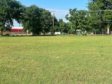1100 N Weigle Ave, Watonga, OK 73772 - photo 3