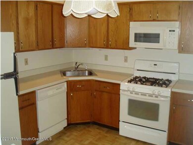 40 Players Cir, Tinton Falls, NJ 07724 - photo 2