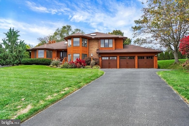 277 Pine View Ln, York, PA 17403 - photo 2